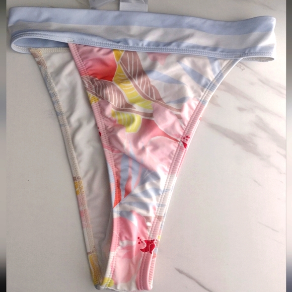 Billabong Other - 🆕 Billabong Floral swim bottom